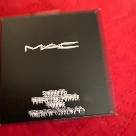 Sold π£ New MAC Studio Fix Perfecting Powder in Light - Picture 3 of 3